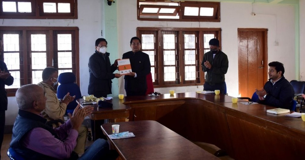 Speaker, NLA Sharingain Longkumer releasing the ‘Vision Mokokchung 2040’ at ADC Planning Hall Mokokchung on December 4. (DIPR Photo)